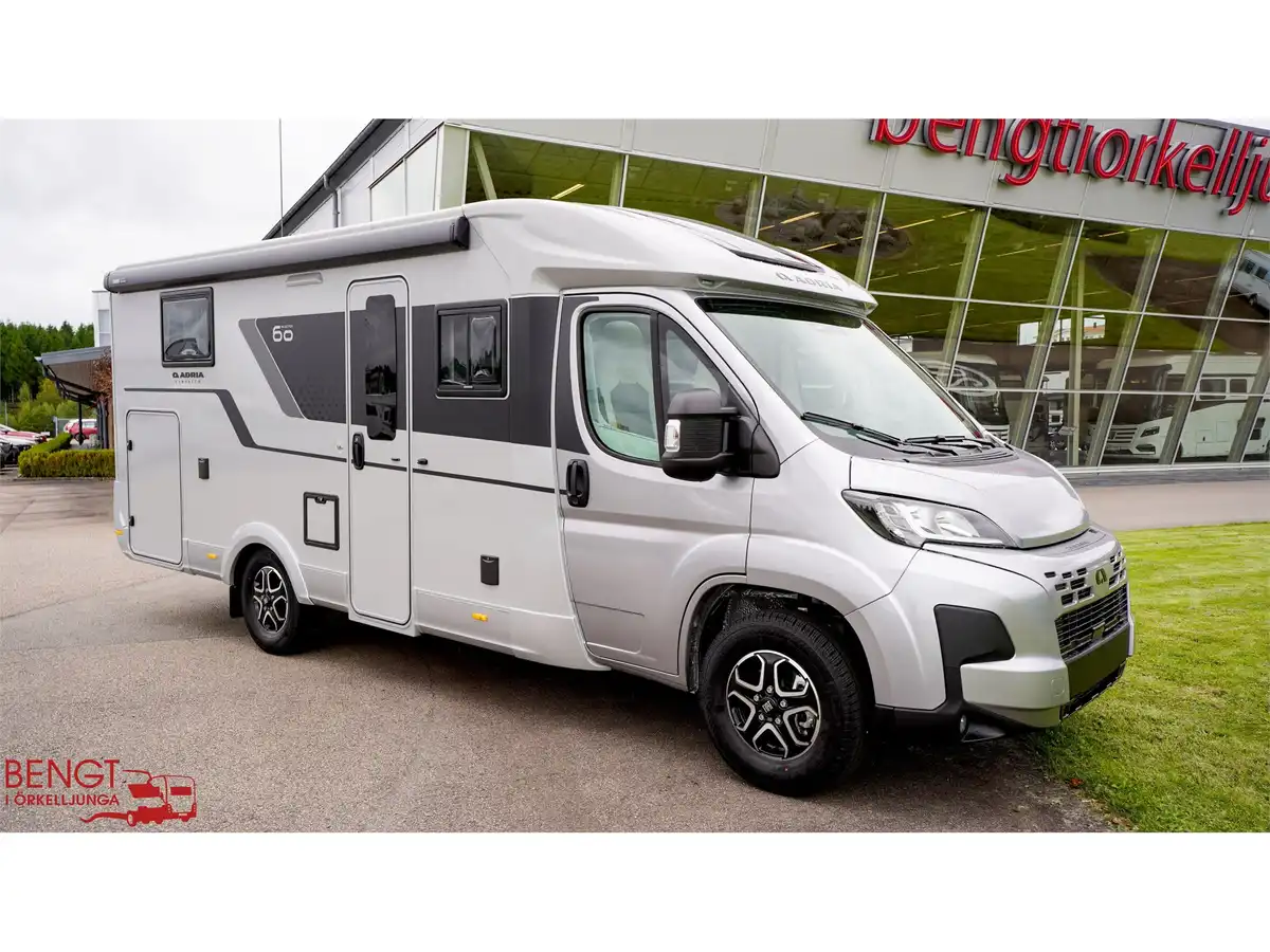 Adria Compact DL 60Y — Halvintegrerad