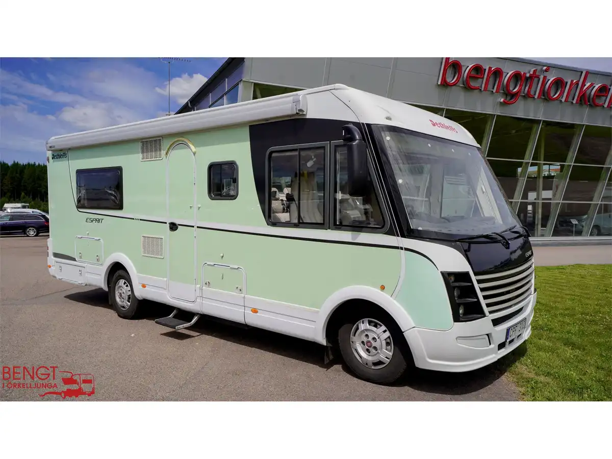 Dethleffs Esprit I 7010 — Helintegrerad