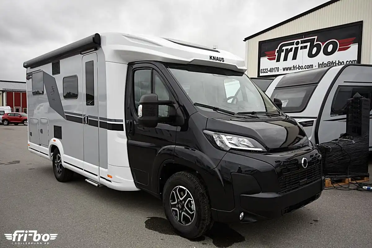 Knaus 650 MEG Live TI Black Selection — Halvintegrerad