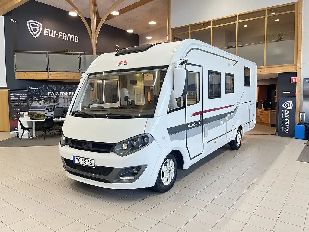 Adria SONIC 700 SC — Helintegrerad