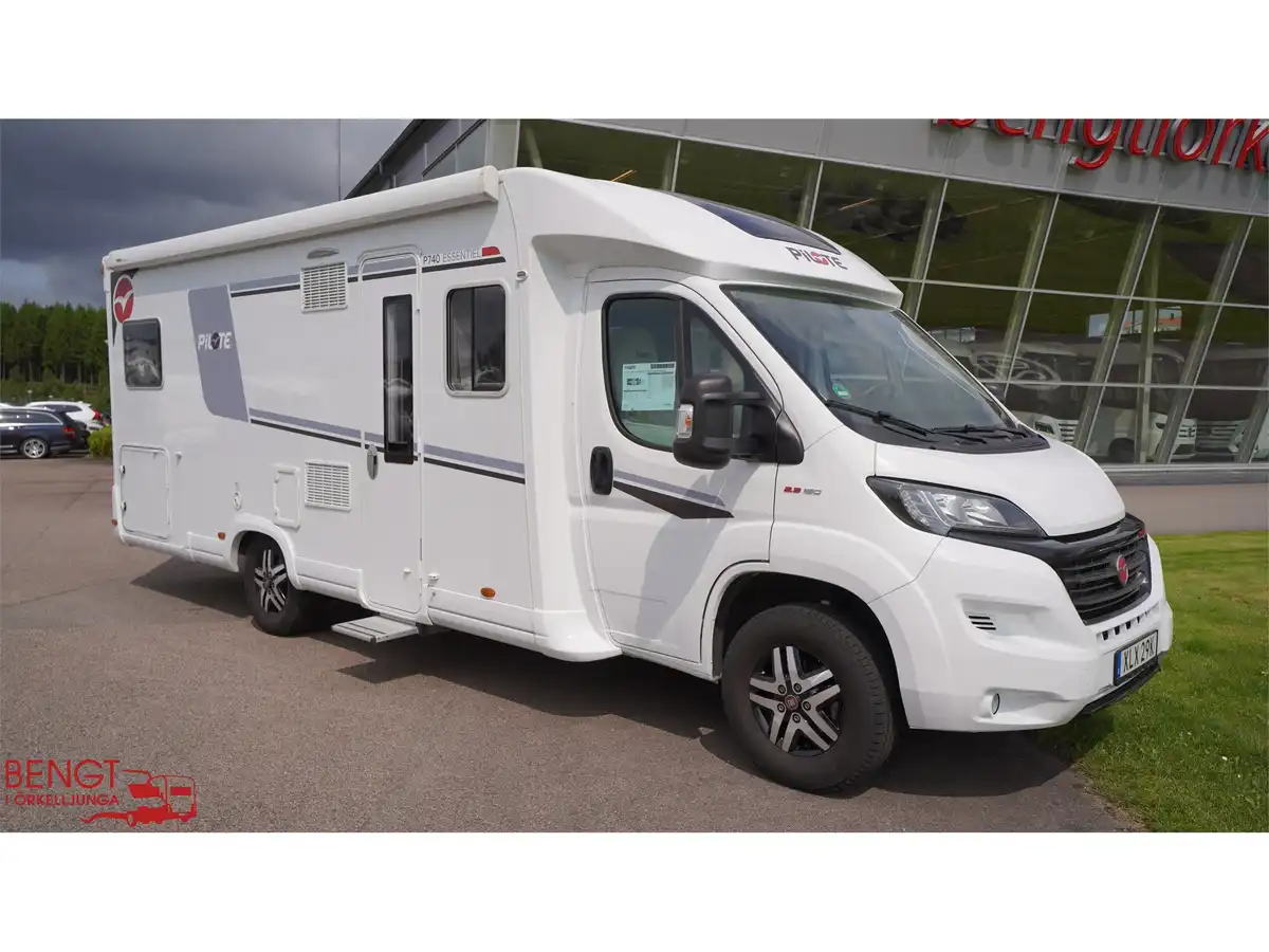Pilote P 740 FGJ Essentiel — Halvintegrerad