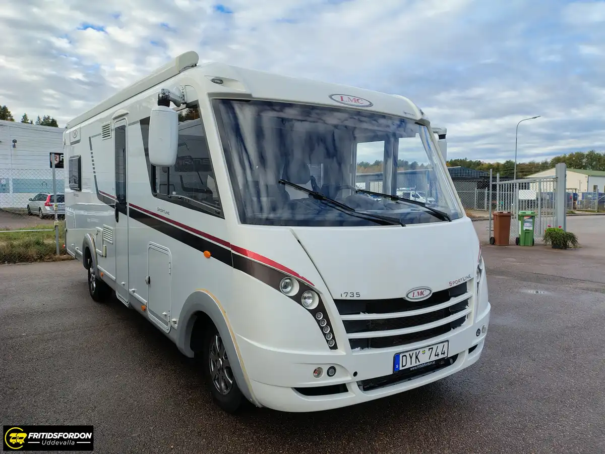 LMC I 745 Explorer Sportline — Helintegrerad