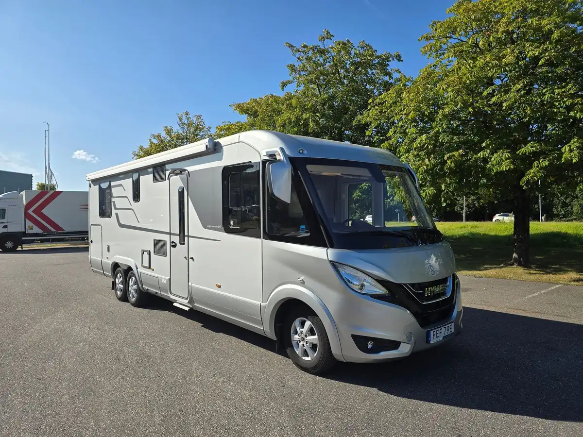 HYMER Masterline I 890 — Helintegrerad