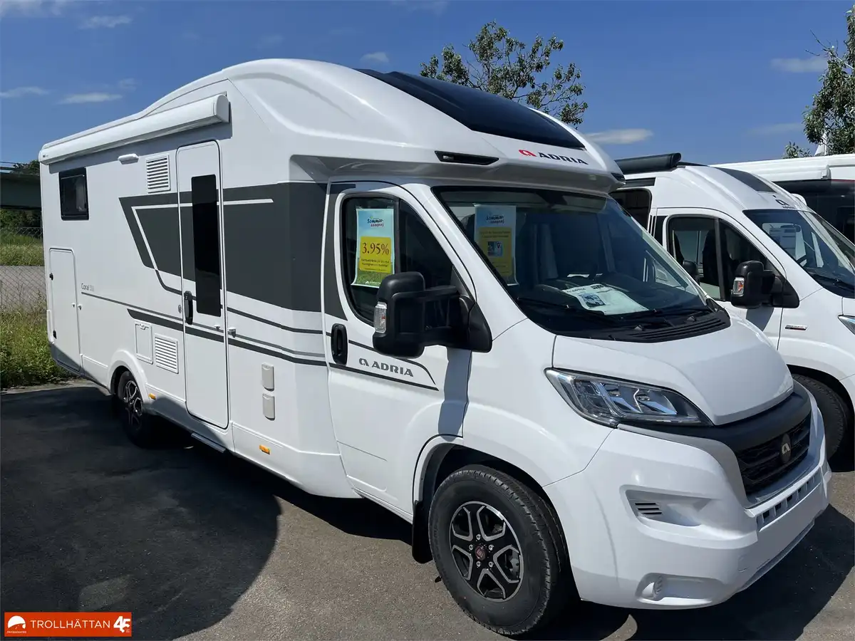 Adria Coral Axess 670 SL — Halvintegrerad
