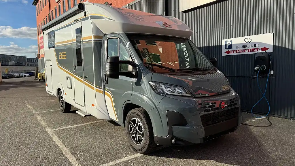 Bürstner B66 TD 690 — Halvintegrerad