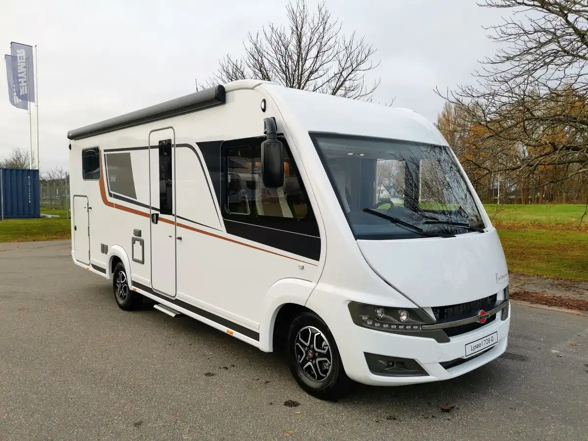 Bürstner Lyseo I 726 G — Helintegrerad