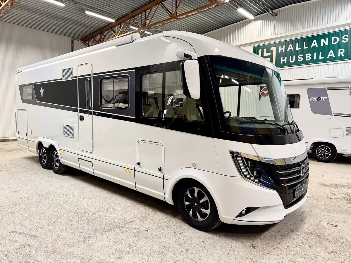 Niesmann Arto 88 EK — Halvintegrerad med taksäng