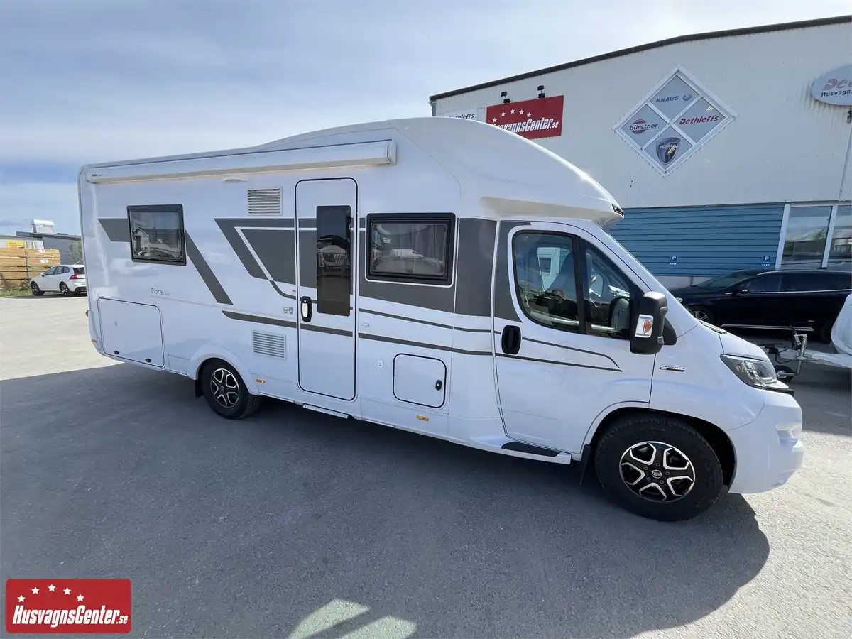 Adria CORAL 670SLT — Halvintegrerad