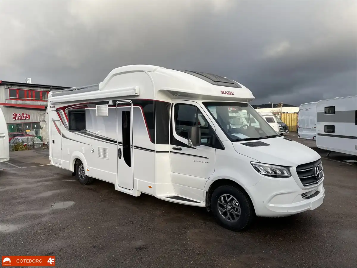 KABE Travel Master Royal 780 LT — Halvintegrerad med taksäng