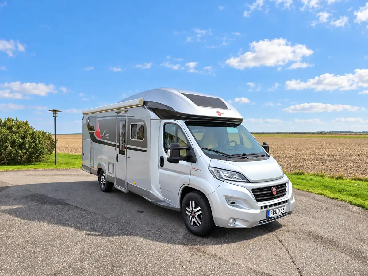 Bürstner Ixeo T 728 — Halvintegrerad