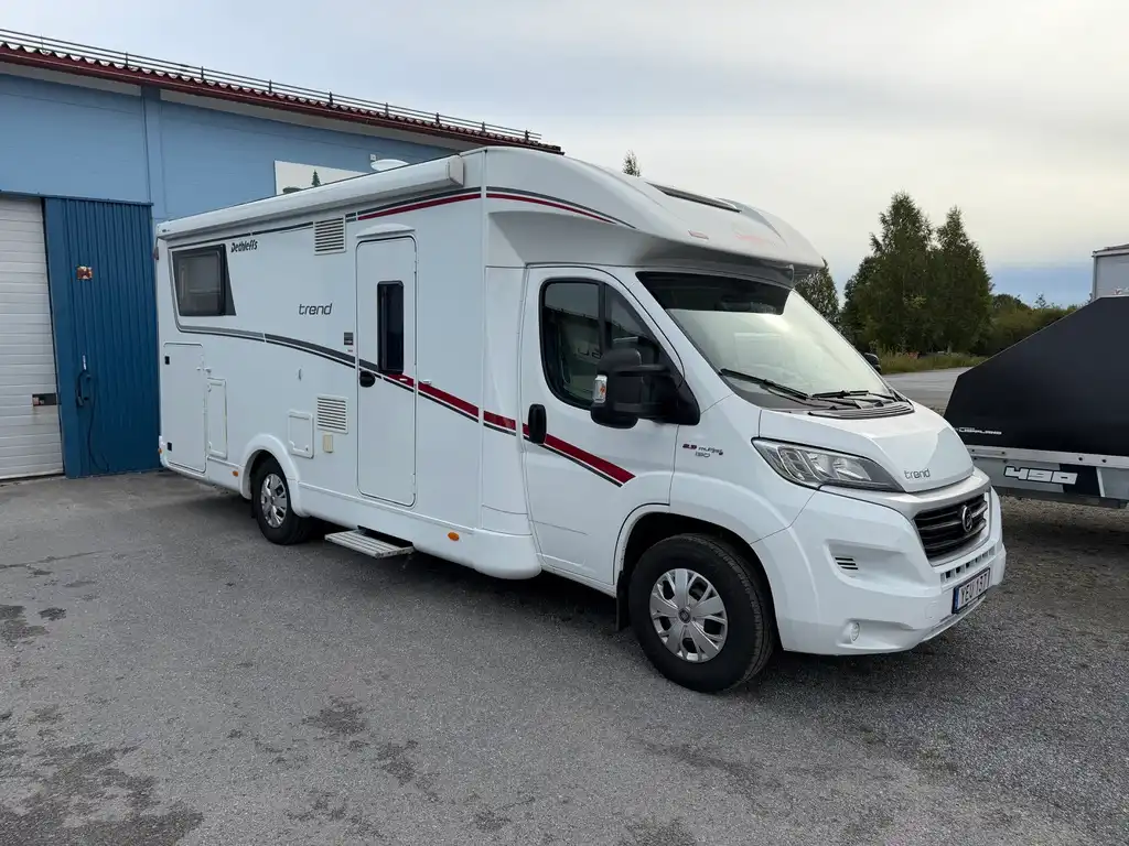 Dethleffs Trend T 7057 — Halvintegrerad
