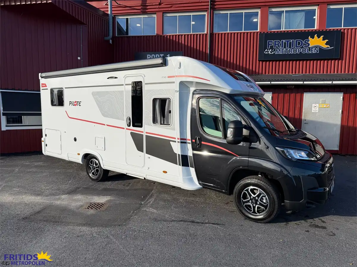 Pilote P746 GJ Evidence — Halvintegrerad med taksäng