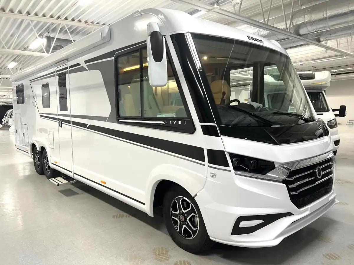 Knaus L!VE I 900 LEG — Helintegrerad