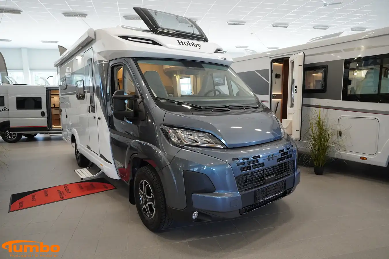 Hobby - Compact F 680 GE - Sweden Edition Diselpanna — Halvintegrerad