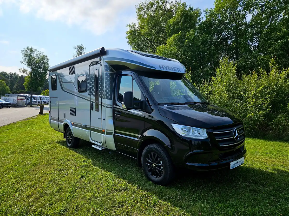 HYMER B-MC T 580 Blackline — Halvintegrerad