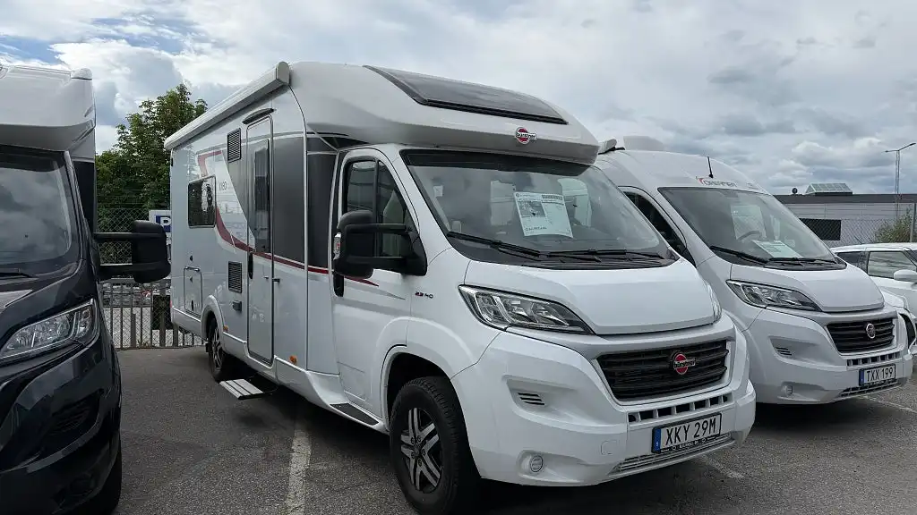 Bürstner Ixeo T 720 — Halvintegrerad