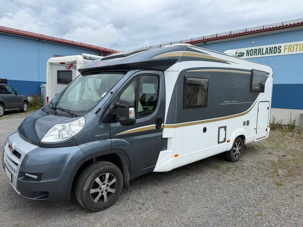 Bürstner Nexxo 690 — Plåtis