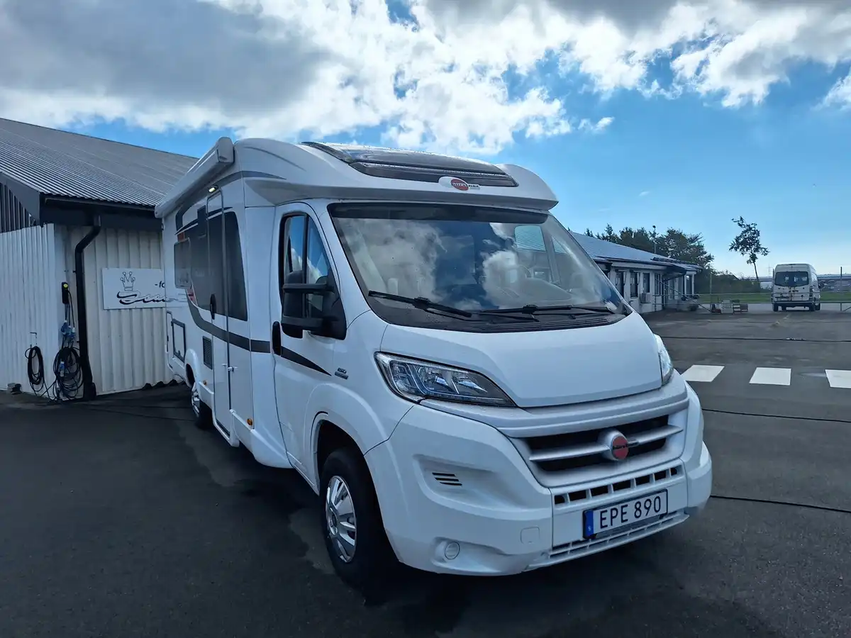 Bürstner Nexxo T 720 — Halvintegrerad