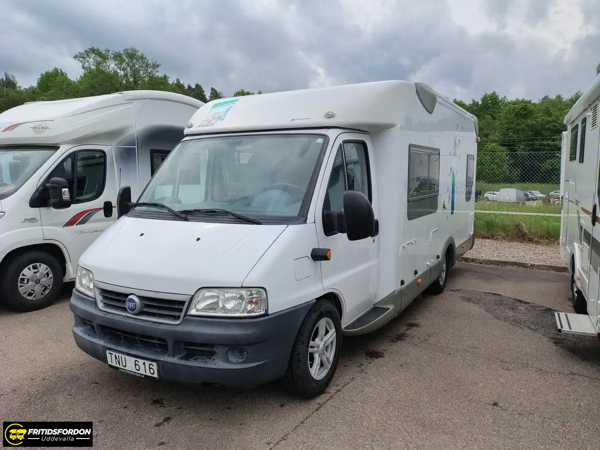 Knaus ST 700 TI — Halvintegrerad