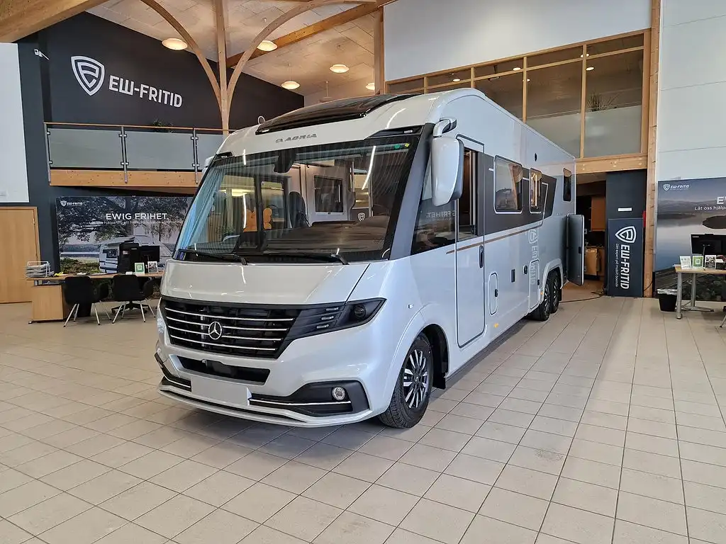 Adria Super Sonic 890 LL — Helintegrerad