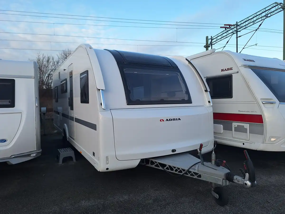 Adria Adora 573 PT — Husvagn