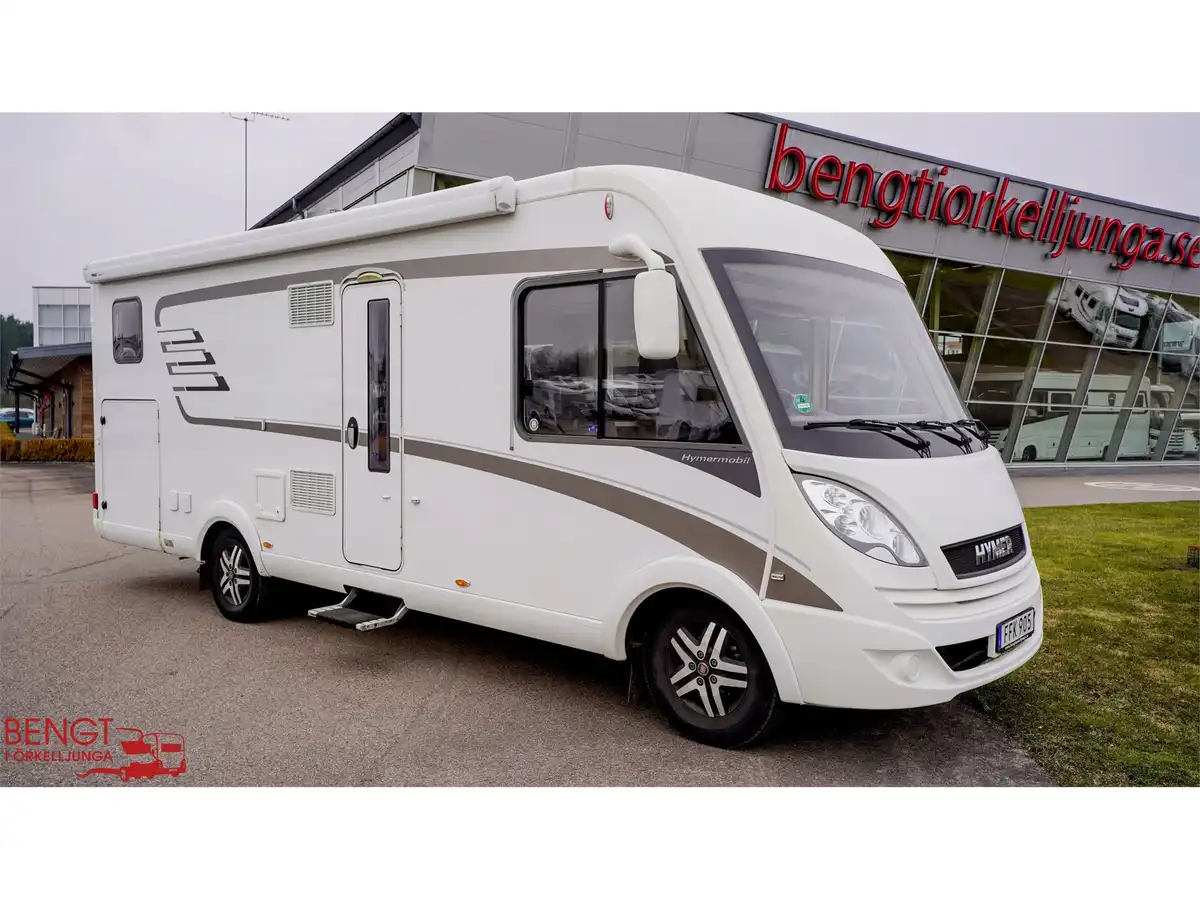 Hymer B 678 CL — Helintegrerad