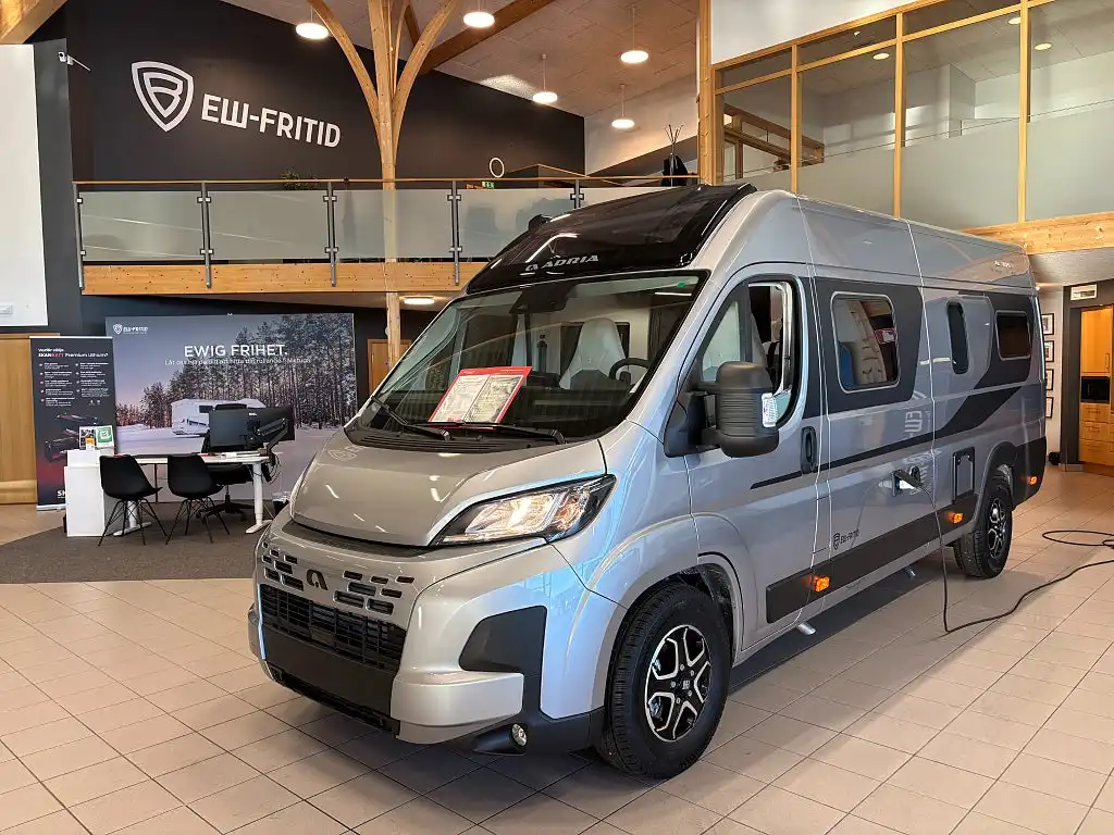 Adria TWIN SELECT 640 SLB — Halvintegrerad