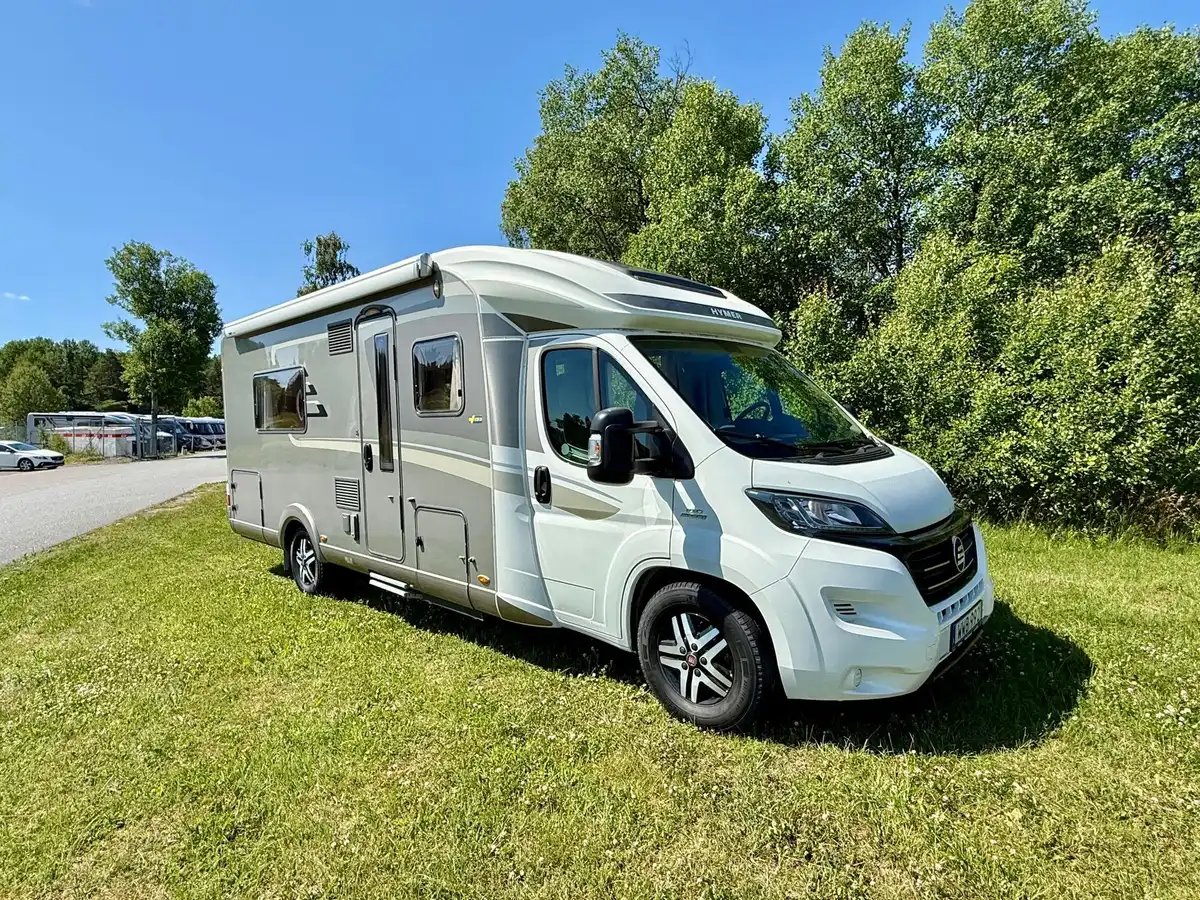 HYMER Tramp 668 SL 25Y — Halvintegrerad