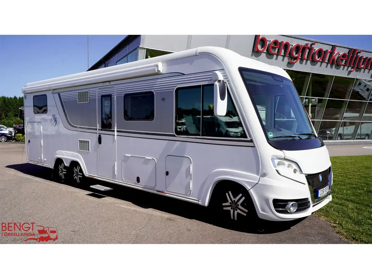 Knaus Sun I 900 LEG — Helintegrerad