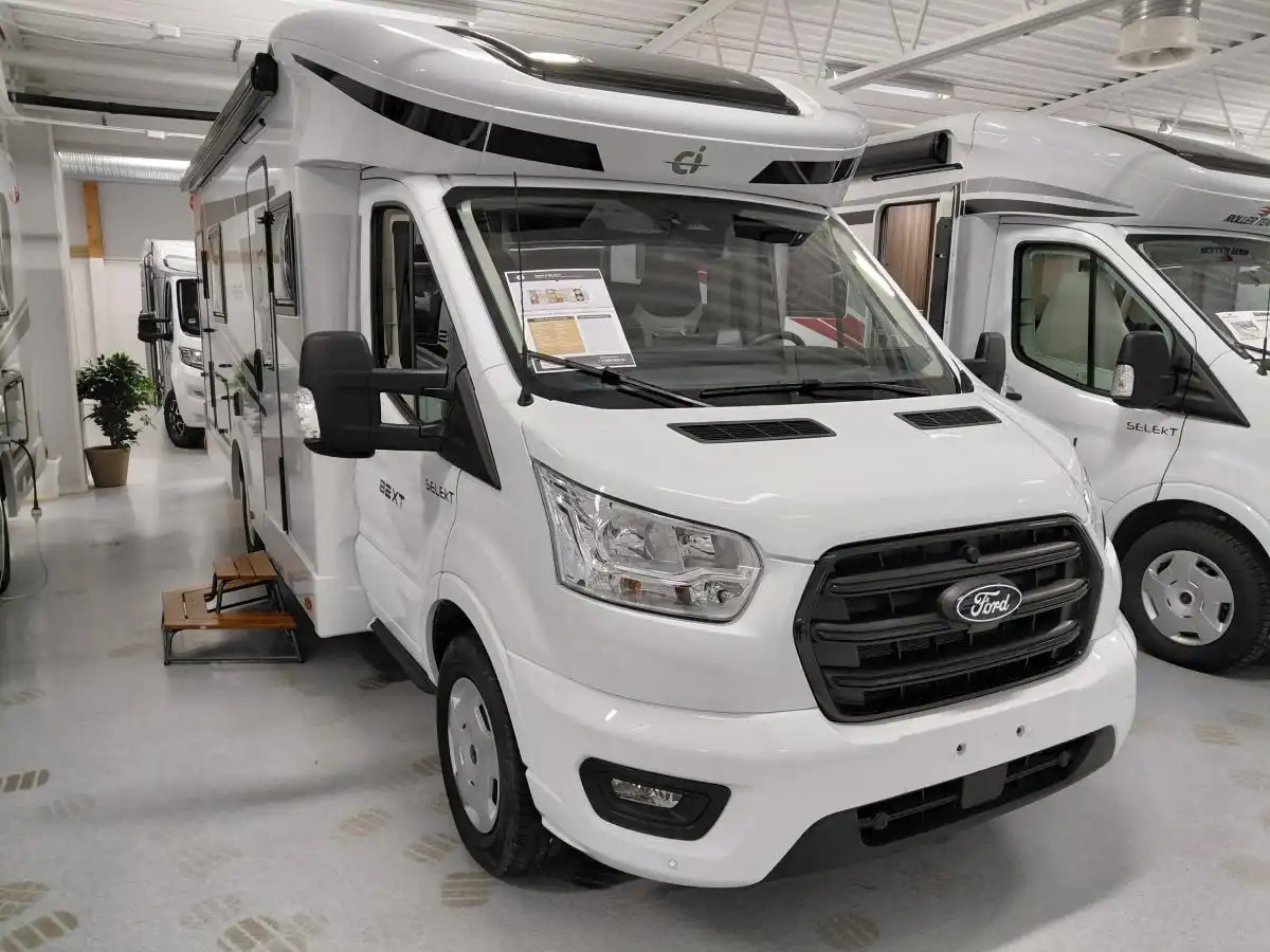 CI Magis Ford 82 XT — Halvintegrerad