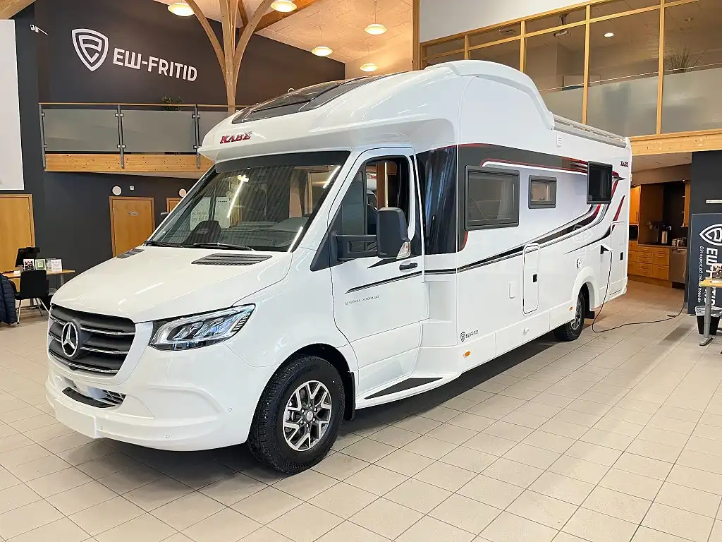 Kabe Travel Master Royal X 780 LQB — Halvintegrerad