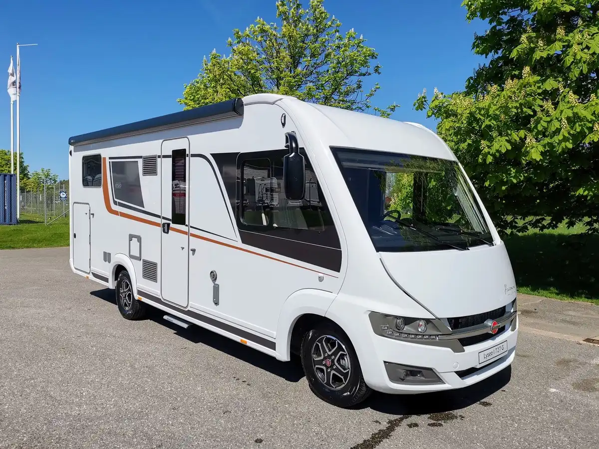 Bürstner Lyseo I 727 G — Helintegrerad