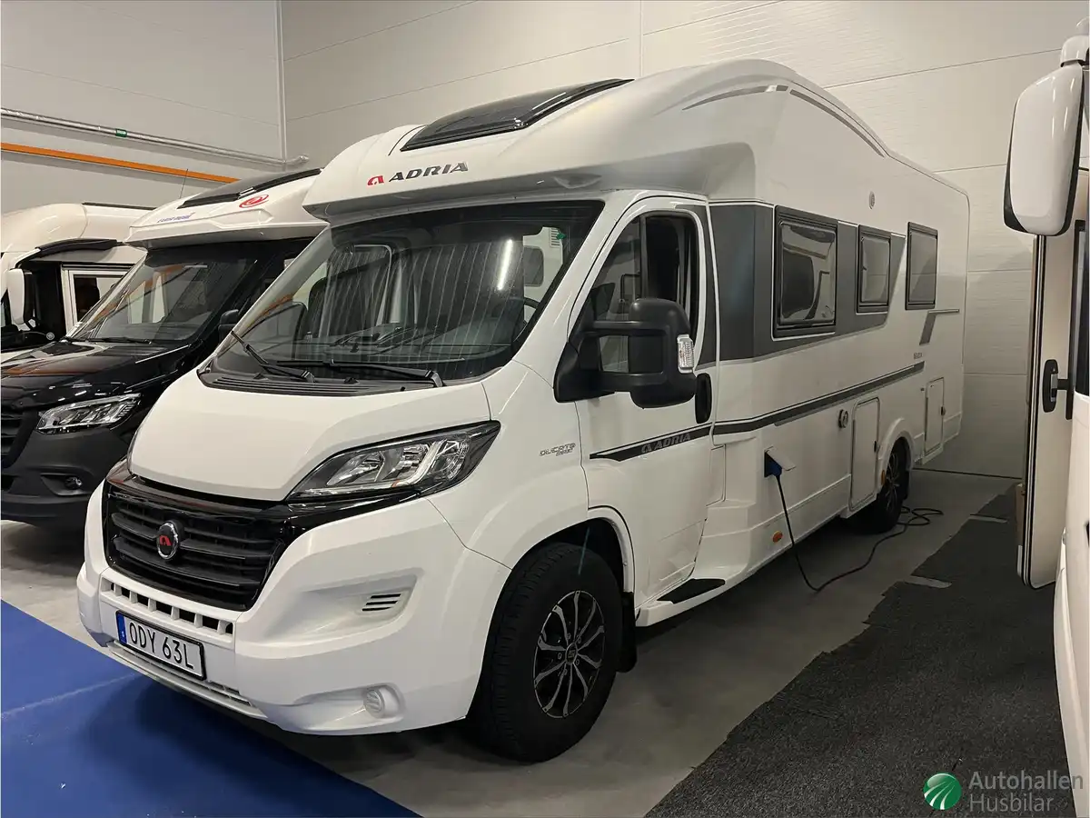 Adria MATRIX M 670SLT — Halvintegrerad