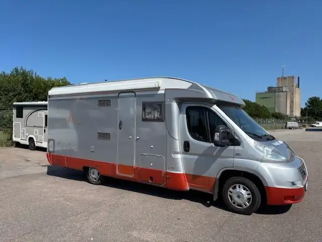 Bürstner Marano T640 — Halvintegrerad