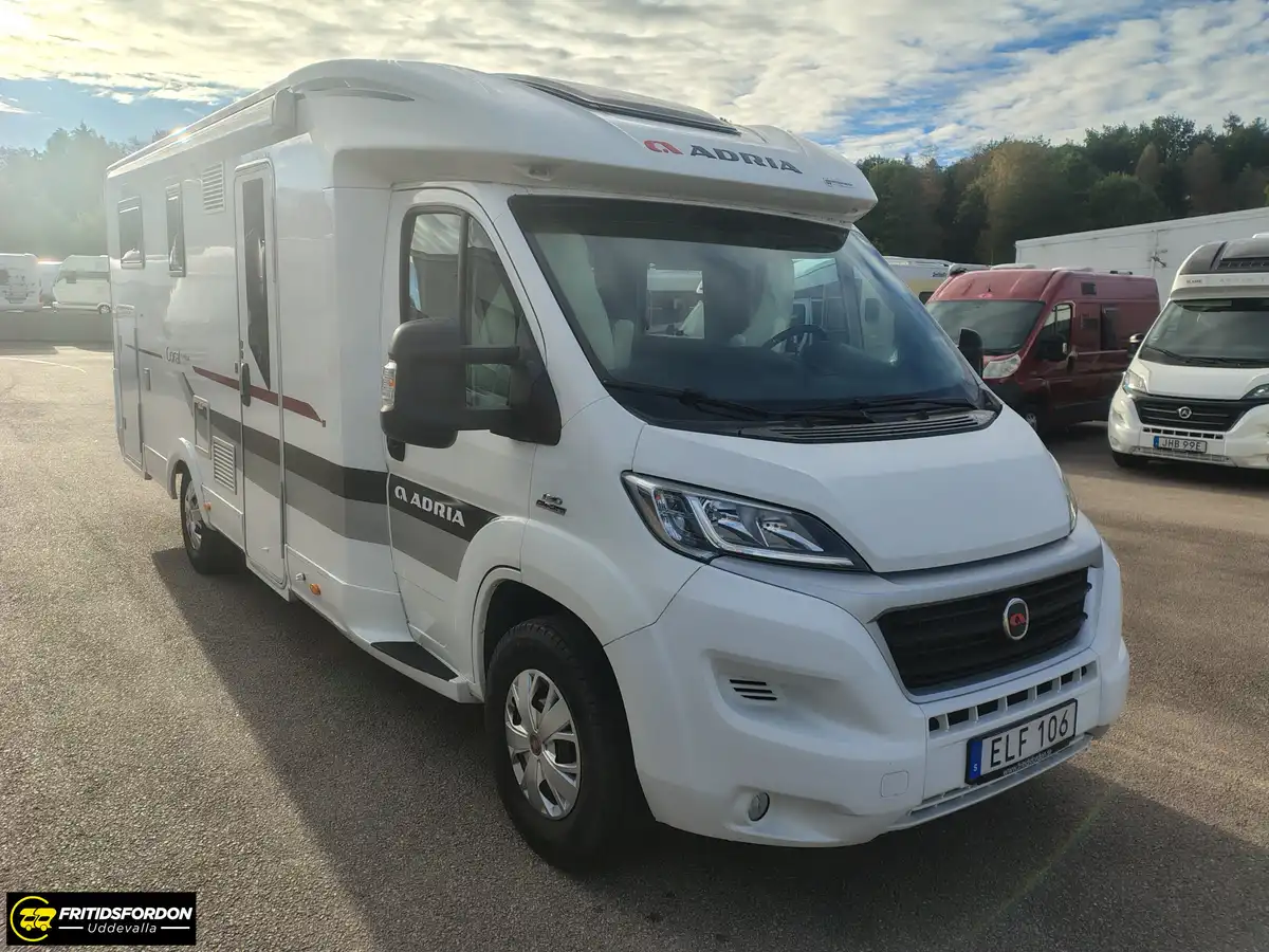 Adria CORAL S 670 SL supreme — Halvintegrerad