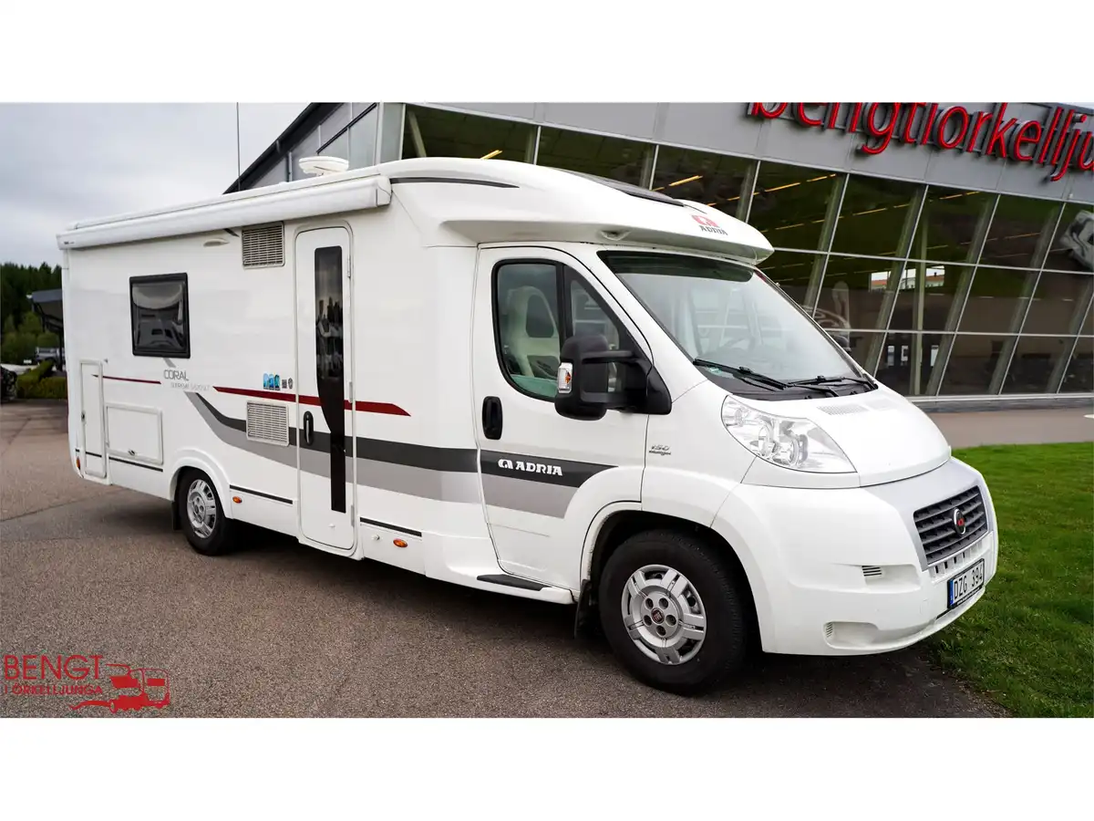 Adria CORAL S 670 SLT — Halvintegrerad