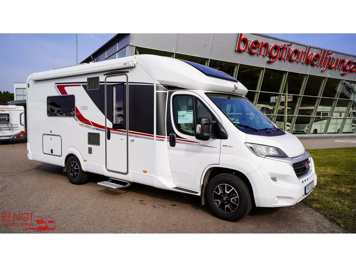 Bürstner Ixeo T 720 — Halvintegrerad