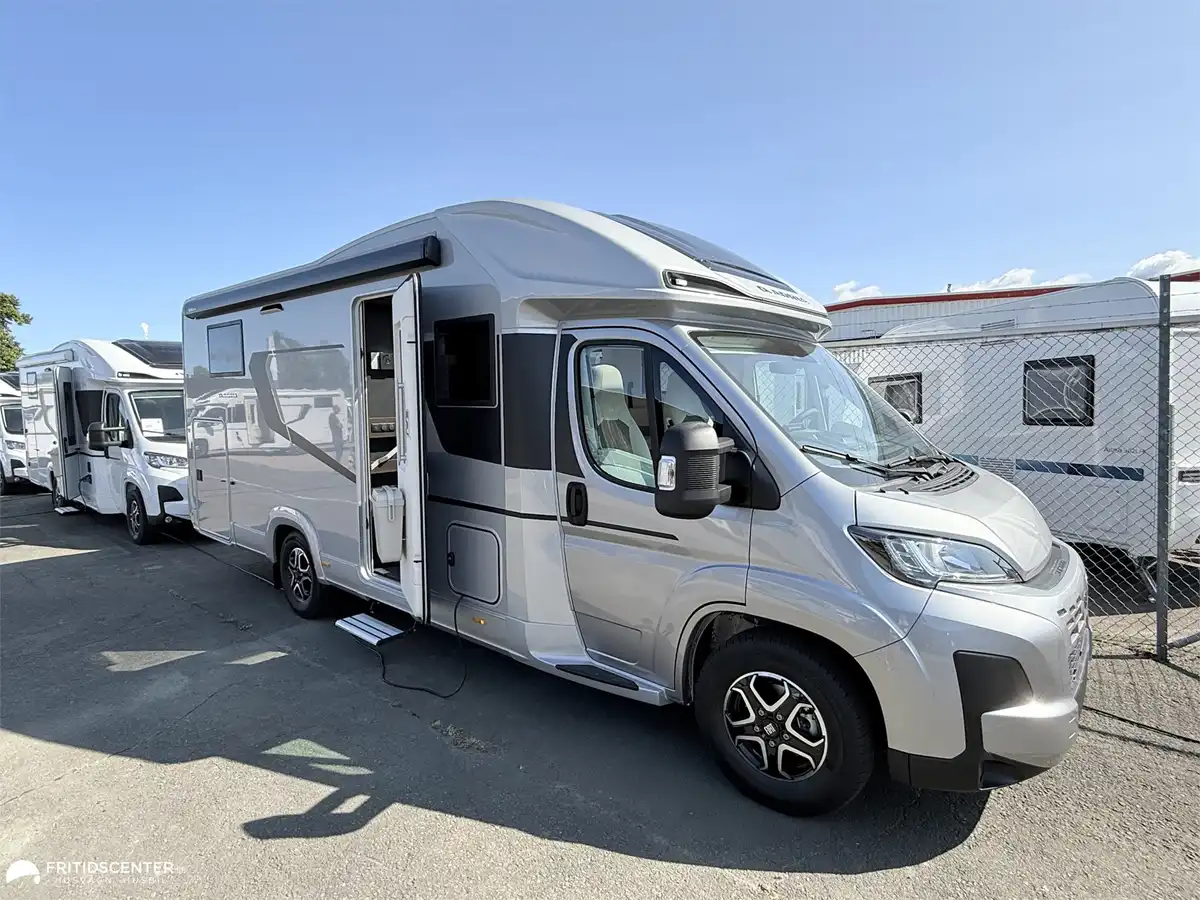 Adria CORAL SUPREME 670 DL — Halvintegrerad