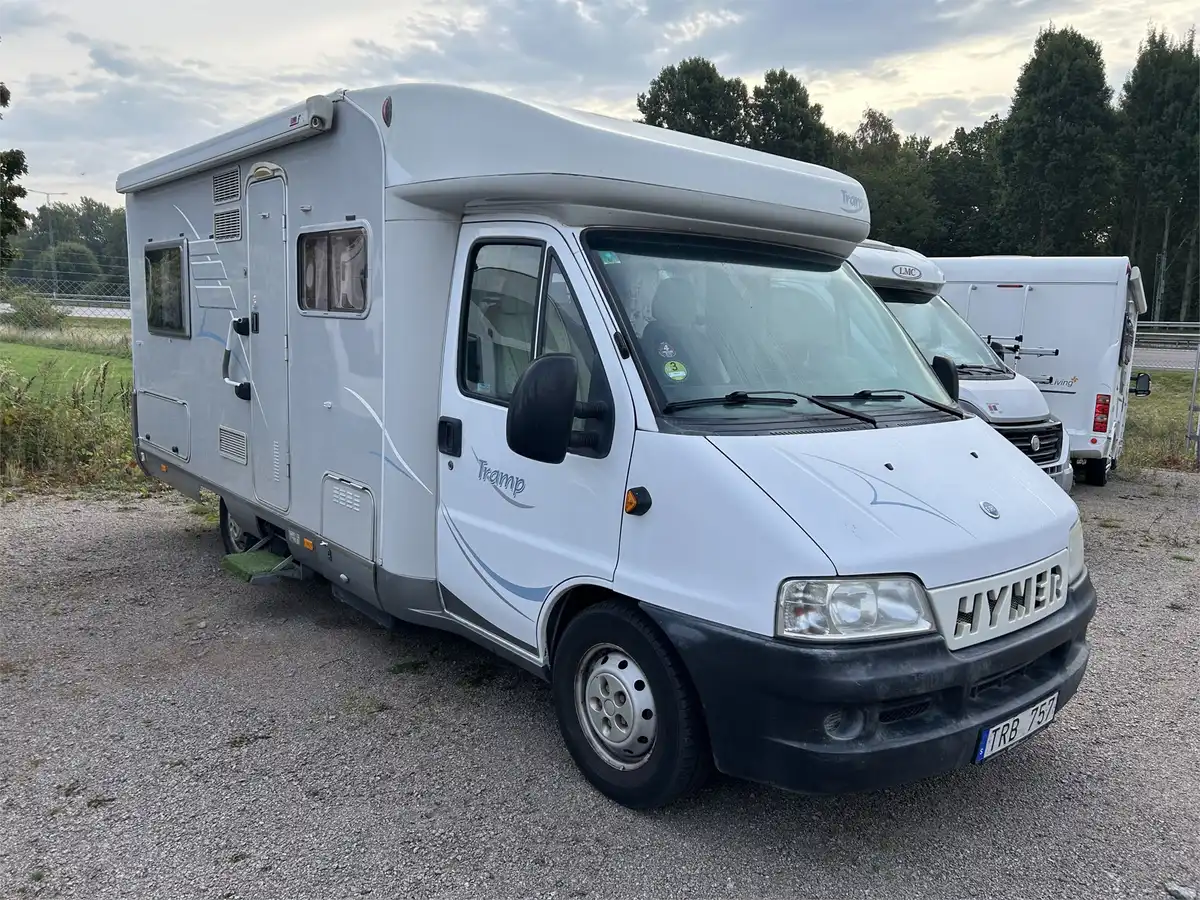 Hymer TRAMP 655 — Halvintegrerad