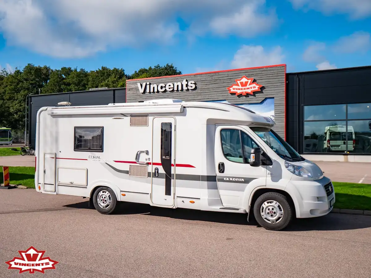 Adria-CORAL S 670 SLT *Solcell *Automat *Toa bak-(2014) — Halvintegrerad