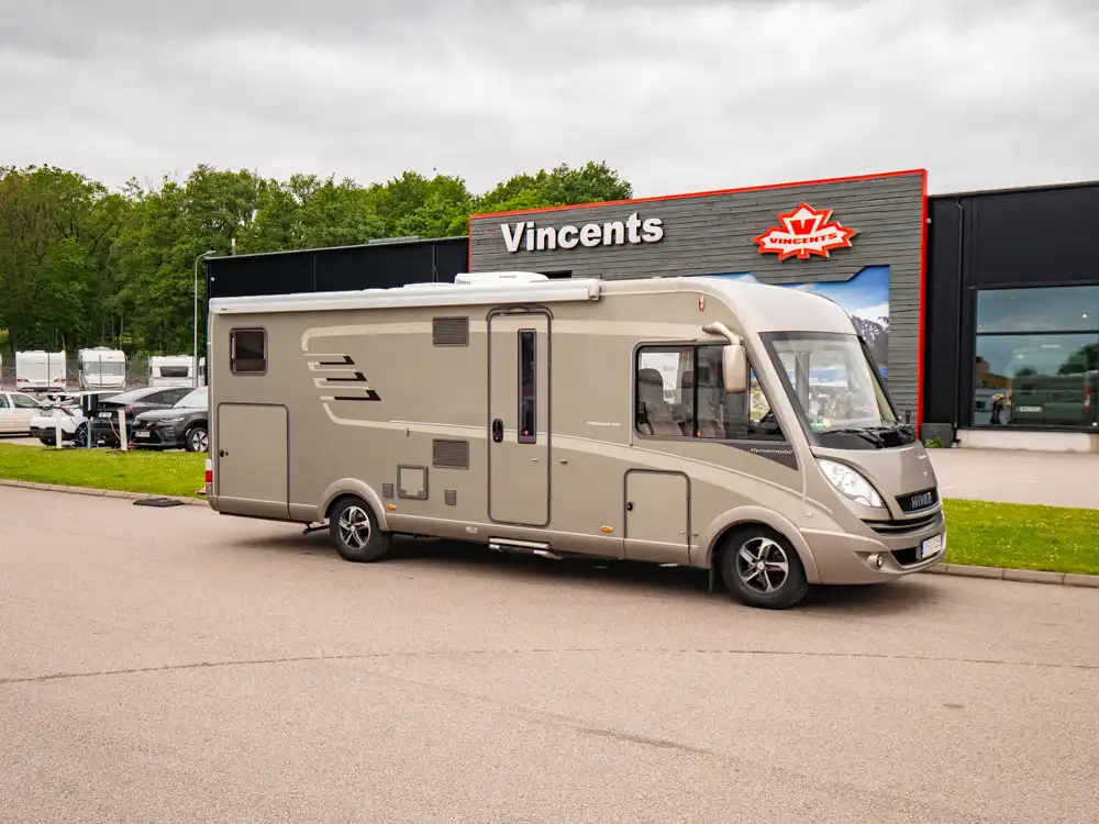 Hymer-B 704 Premium Line *Långbädd *AC-Bodel-(2017) — Helintegrerad