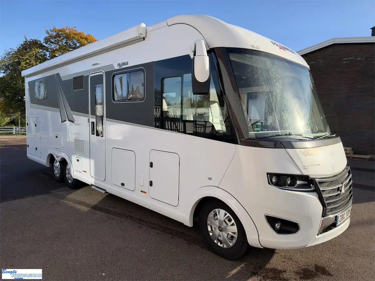 Frankia F-LINE LUXURY 840 QD — Helintegrerad