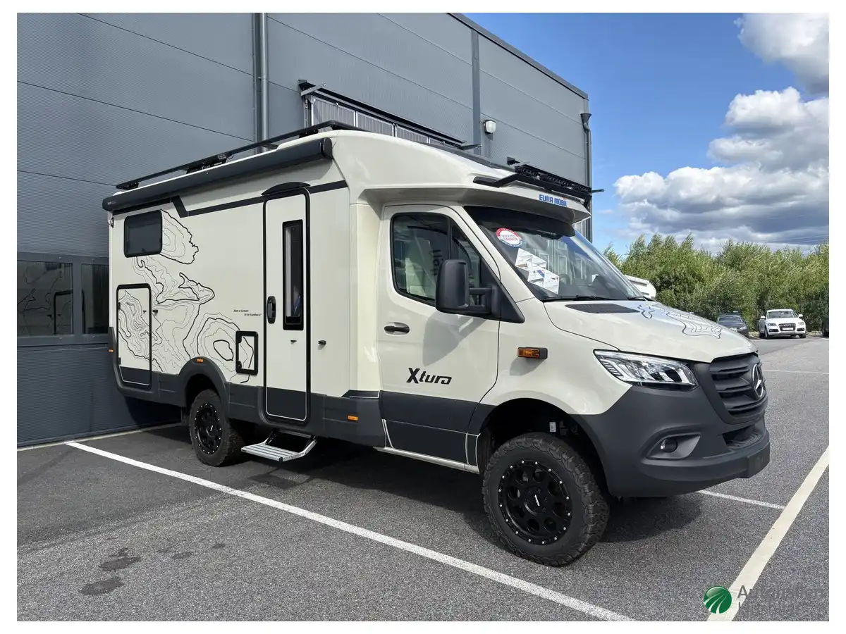 Eura Mobil XTURA 686 EF — Halvintegrerad