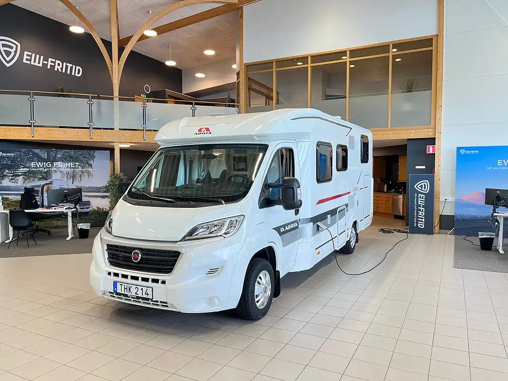 Adria CORAL 600 SL — Halvintegrerad
