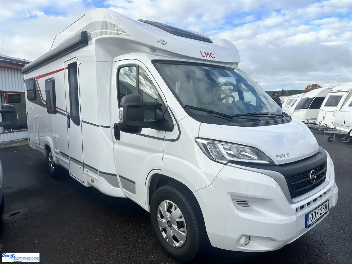 LMC 730 TOURER LIFT — Halvintegrerad med taksäng