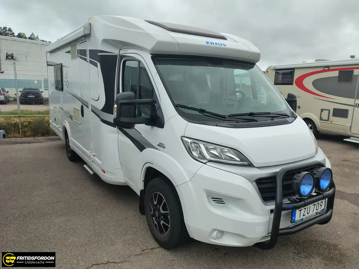 Knaus Sky Ti 700 MEG Silver Selection — Halvintegrerad