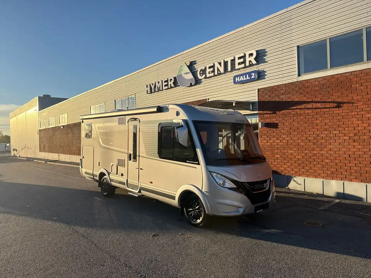 HYMER B-MC I 680 BlackLine — Helintegrerad