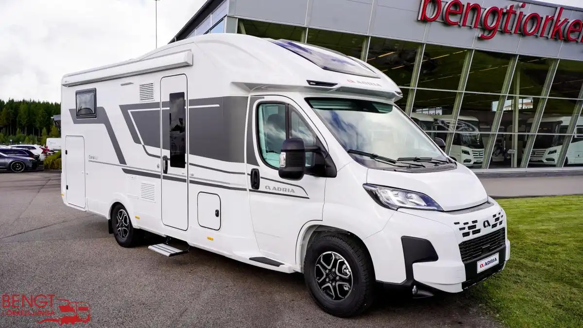 Adria Coral Plus 670 SL — Halvintegrerad