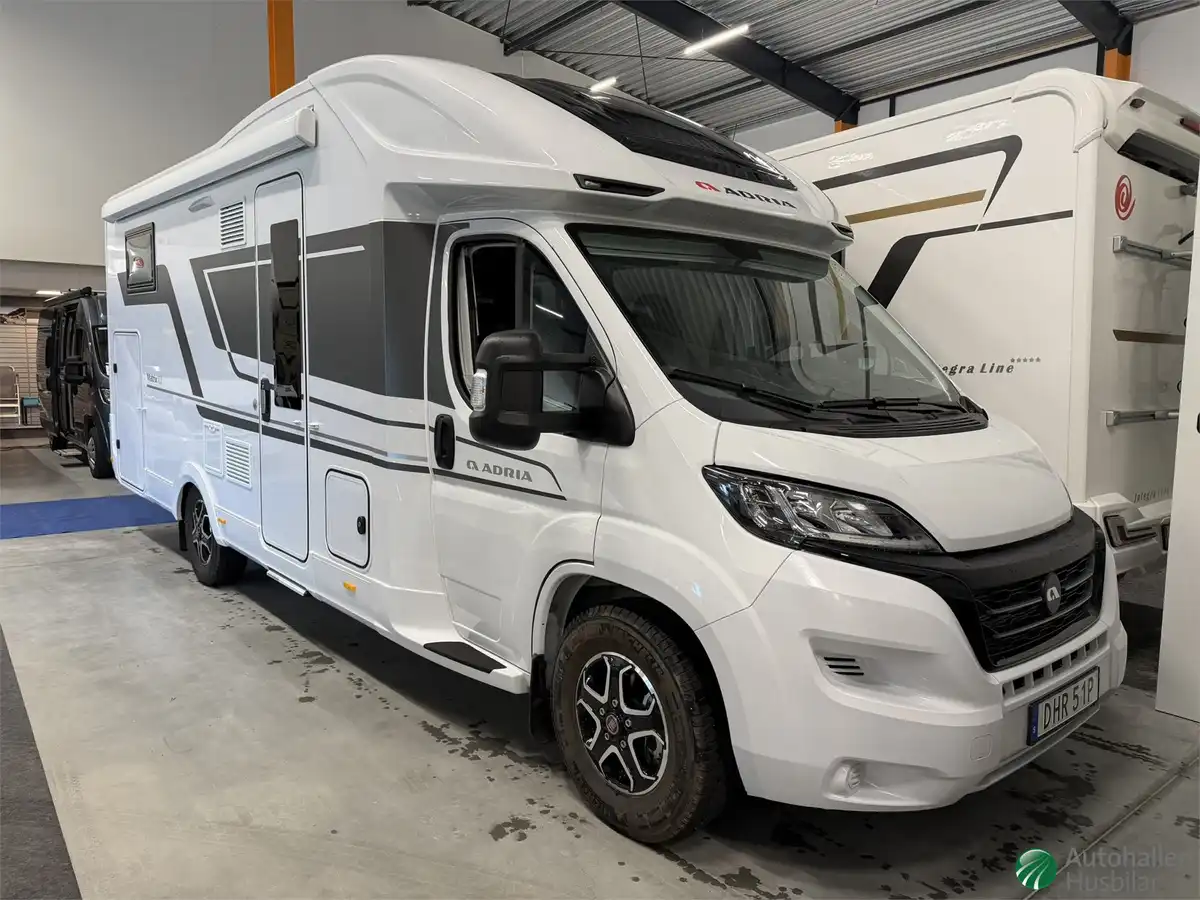 Adria MATRIX 670SL — Halvintegrerad