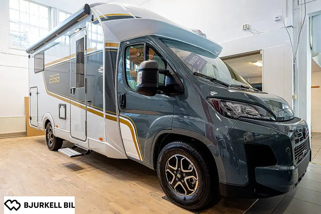 Bürstner B66 TD 690 — Halvintegrerad